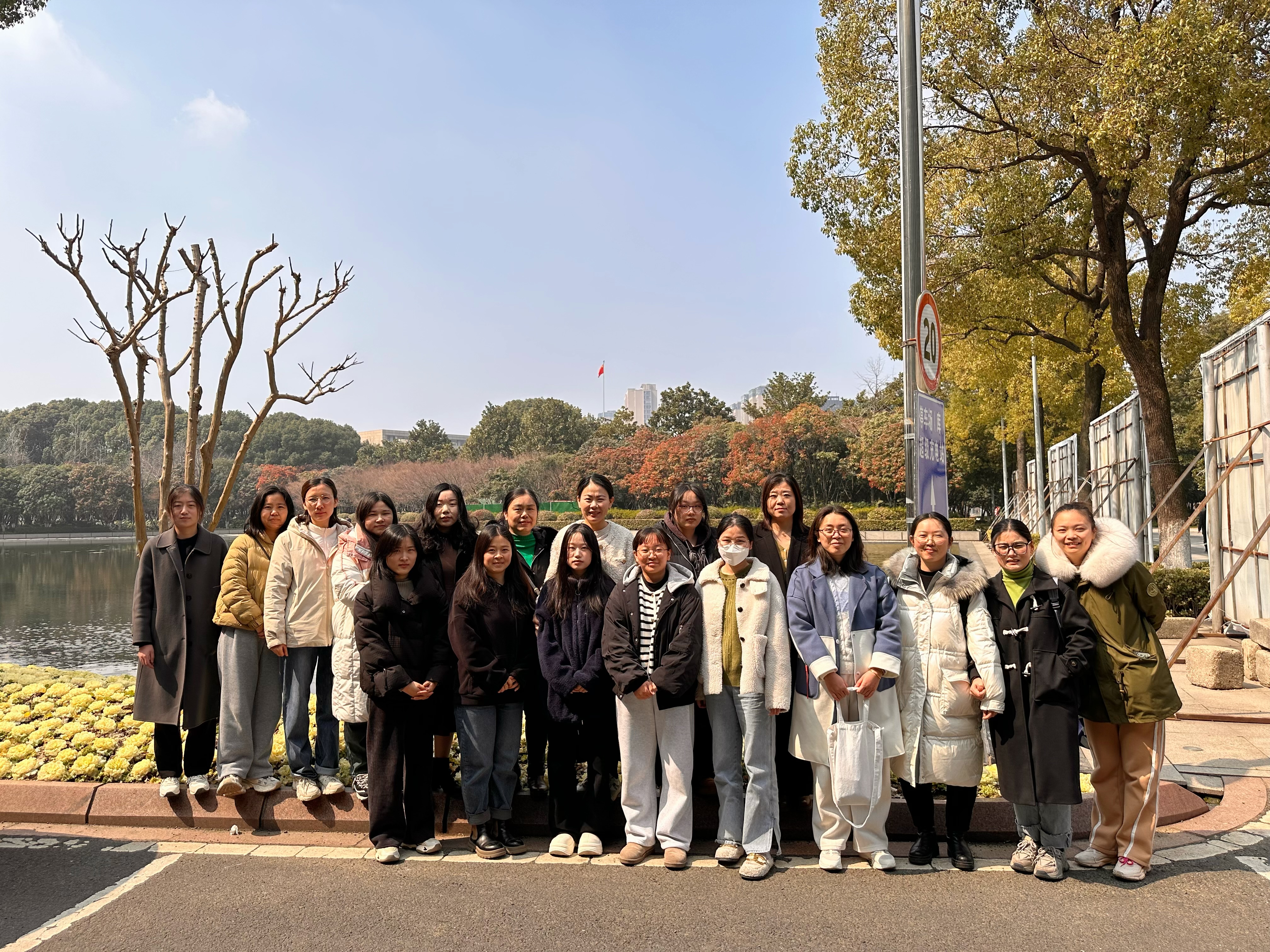 逐夢(mèng)E時(shí)代，巾幗心向黨——江蘇瑞新信息技術(shù)股份有限公司開(kāi)展“三八”婦女節(jié)活動(dòng)